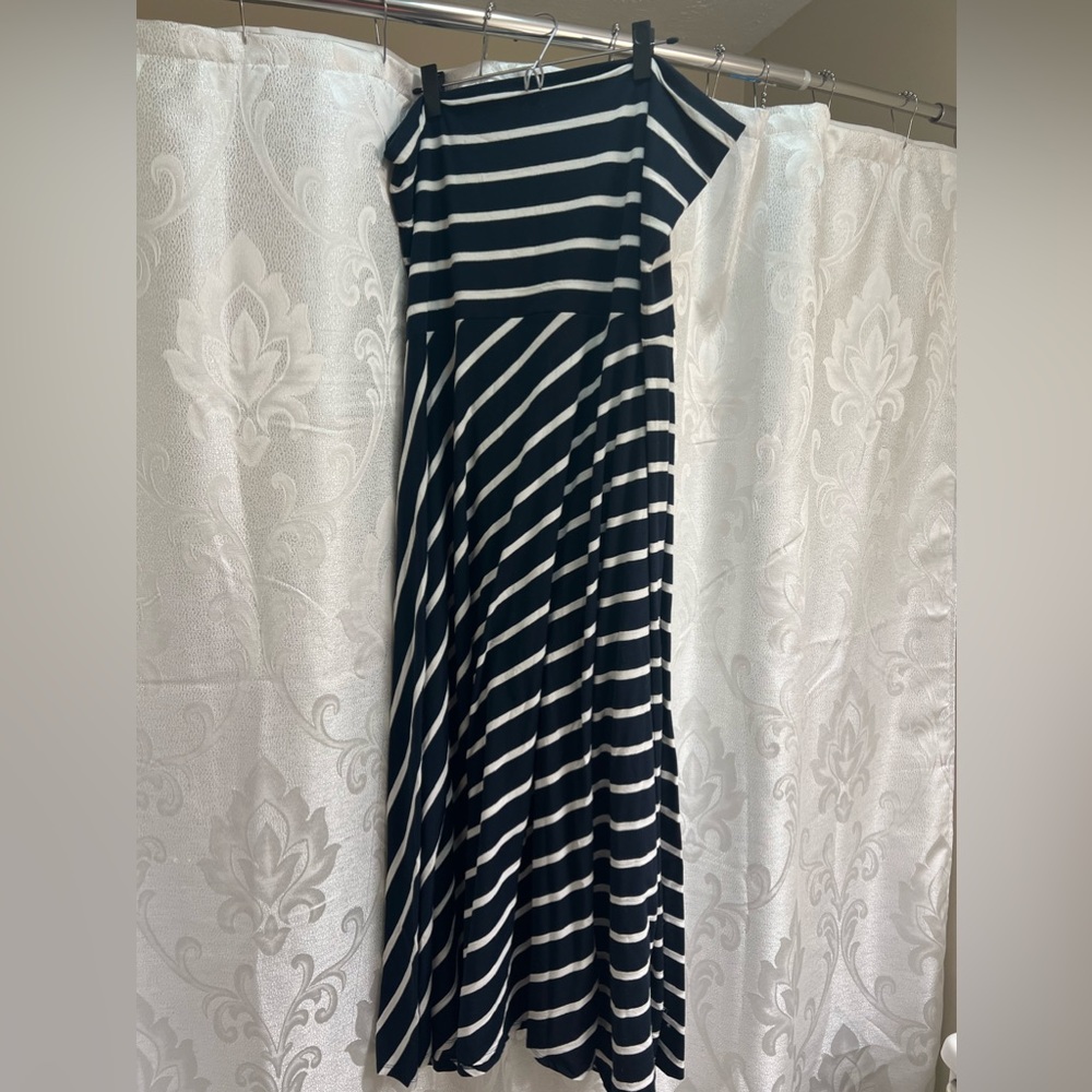 Dex Strapless dress.